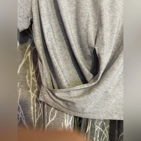 Nike Women’s Dri Fit Gray Women's Twist Front Top size Large - Picture 2 of 5